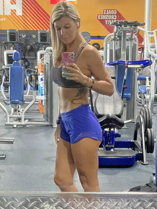 I found a way to wear and even skimpier outfit to the gym…….are people starting at my F38 year old Milf body?