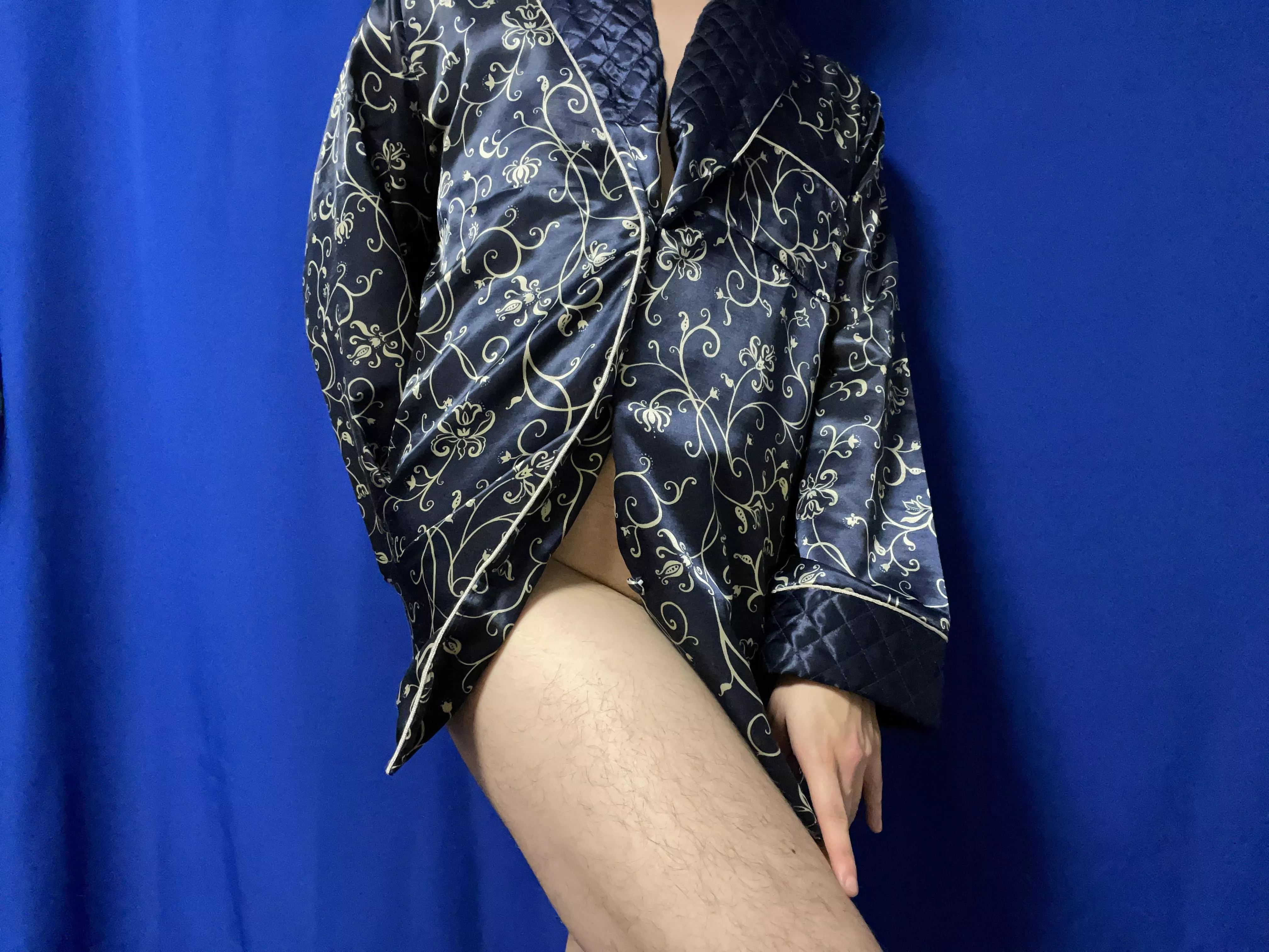 i need someone in my bed tonight 🥺💗