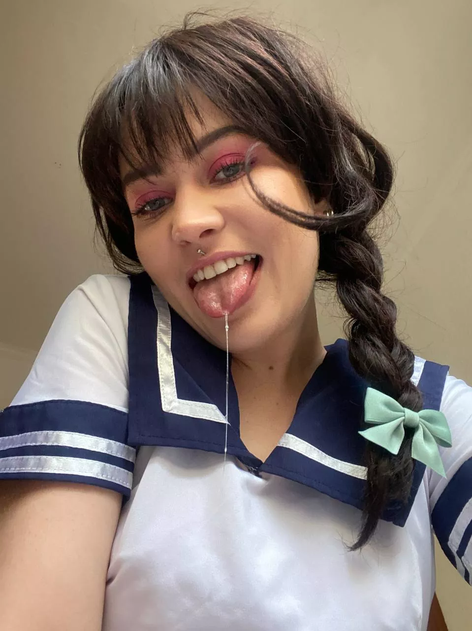 I want to sit on your face, do you mind?👅