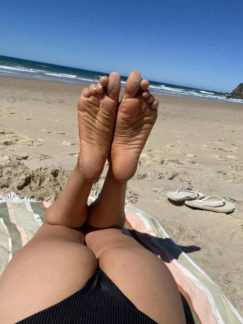 I want you to count every single wrinkle and tell me how many you see. While you’re at it why don’t you lick them clean for me 👅