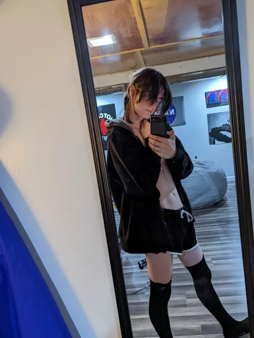 i wish i could steal ur hoodies