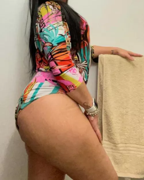 I wish my boss strips me in his office