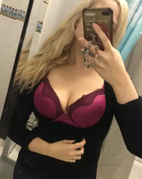 I’m tempted to go out like this 💕 Should I?