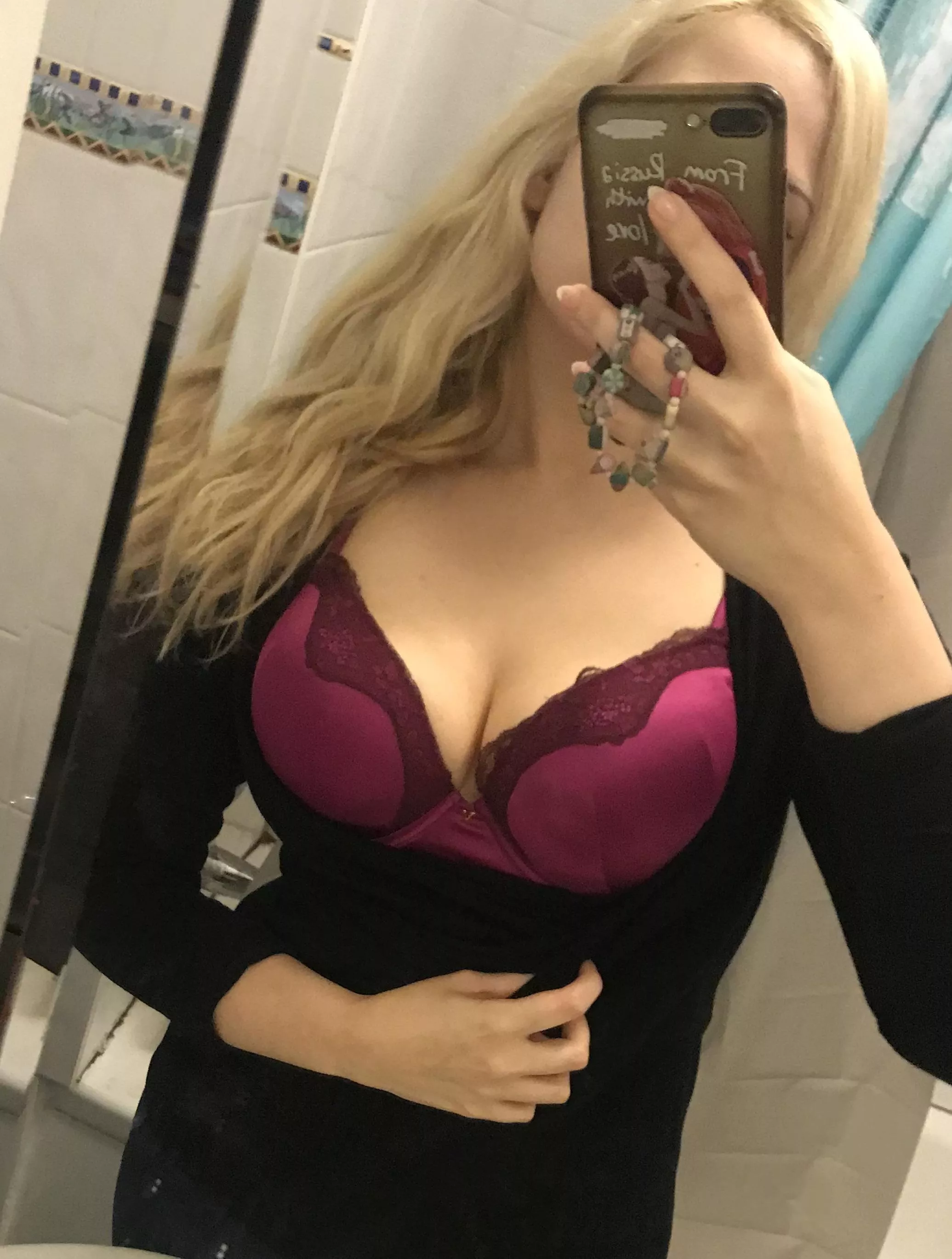 I’m tempted to go out like this 💕 Should I?