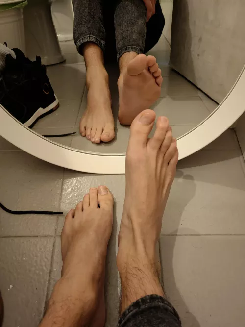 In the bathroom of my office. I needed to let them breathe. It was risky, the door was half open. What do you say, was it worth it? 🥵👣