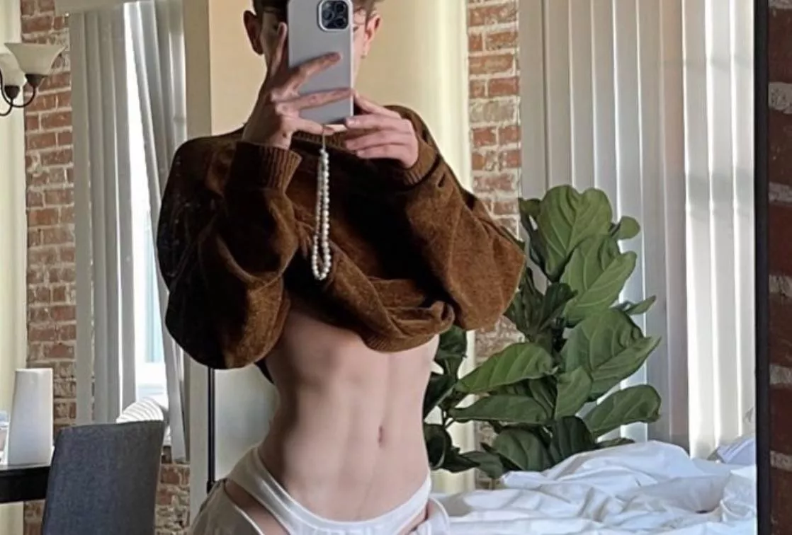 Kinky twink that likes to let my bf play around with other guys and humiliate me🫢