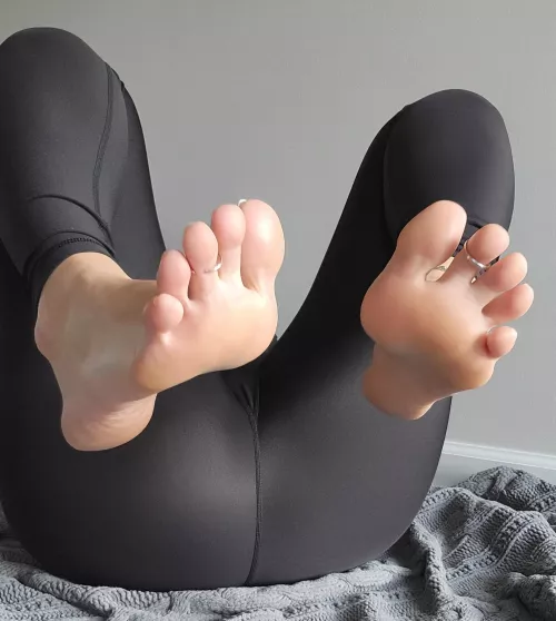 Laid back and waiting for you😋