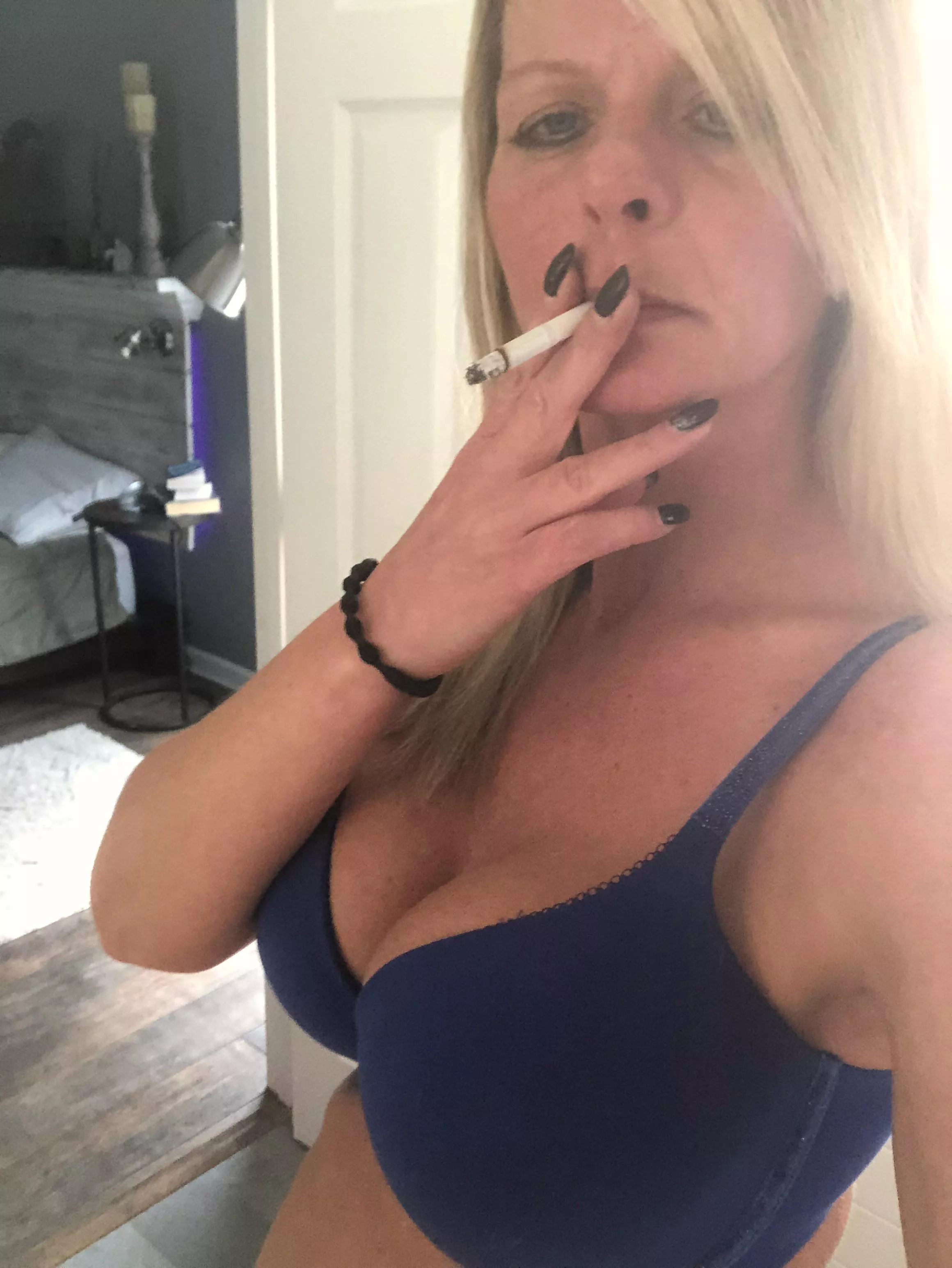 Let’s have a smoke 💋