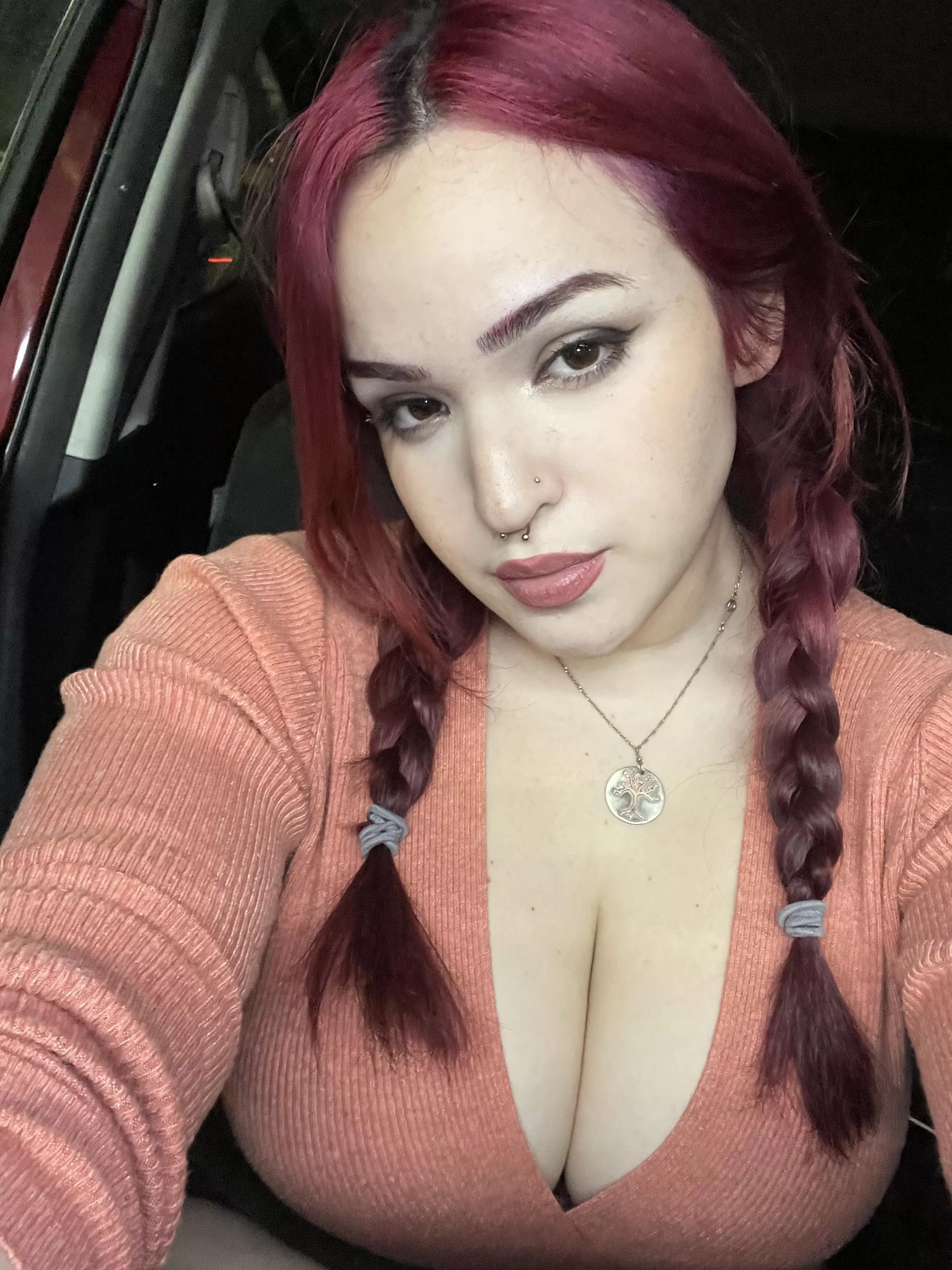 lil selfie big tiddy 😎