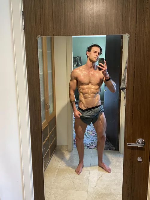 Little bit sweaty 🥵 (M)