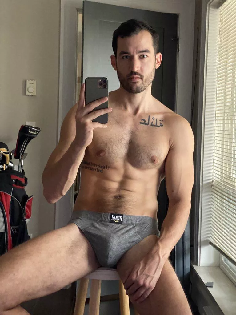 Mandatory post workout selfie [M]