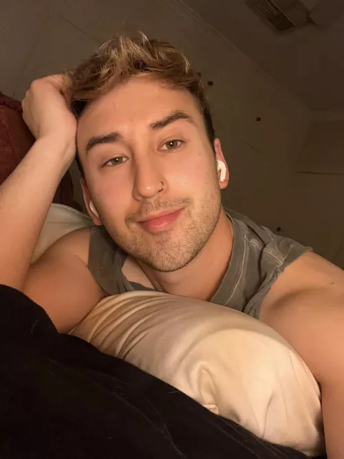 Me staring at Greavard 😍… thoughts on the new pupper? Ugly / cute? 😙