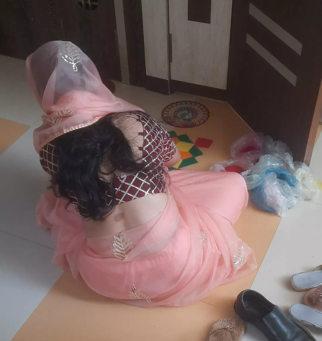 Meri neighbour rangoli aur mood dono bana rahi, tumhari neighbour hoti to??