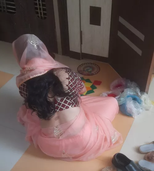 Meri neighbour rangoli aur mood dono bana rahi, tumhari neighbour hoti to??