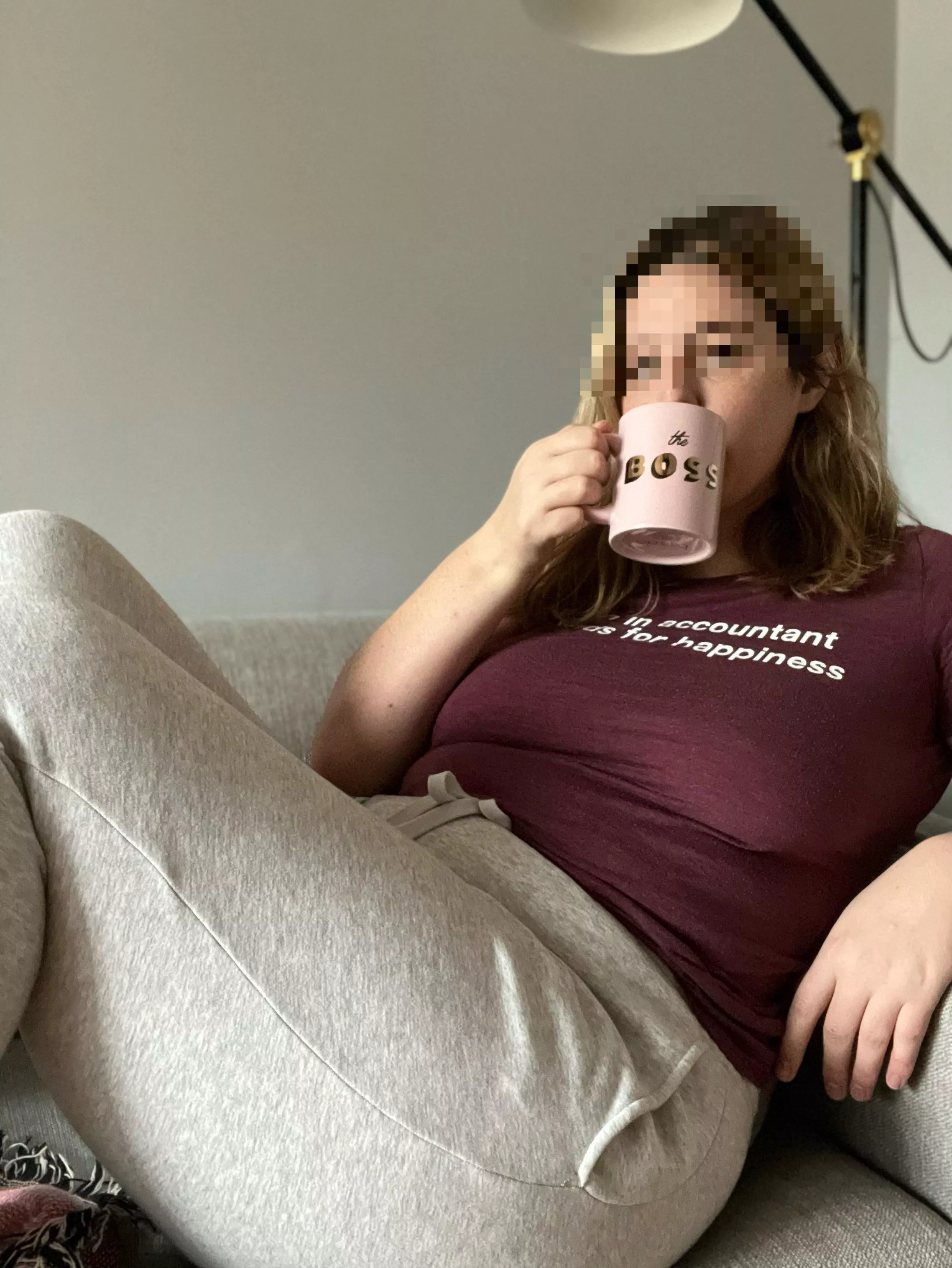 Morning co[f]fee and lounging braless☕️