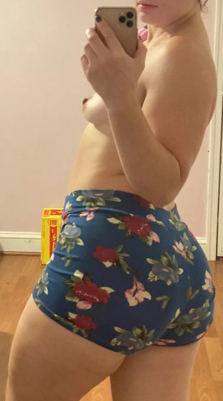 My grandma type booty shorts