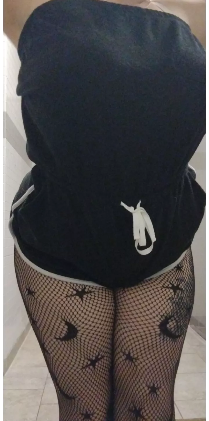 Rip these off me babies 🍑🤤