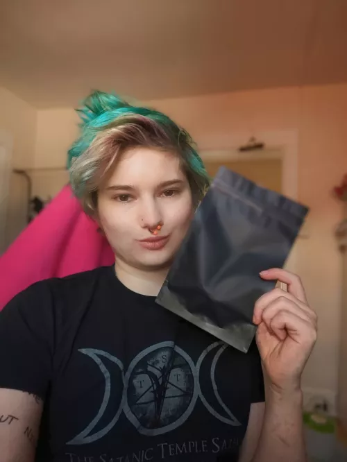 [Selling] I've got an ultra limited number of used tampons available for sale! I almost never bleed enough to require them so if you want one, here's your sign.