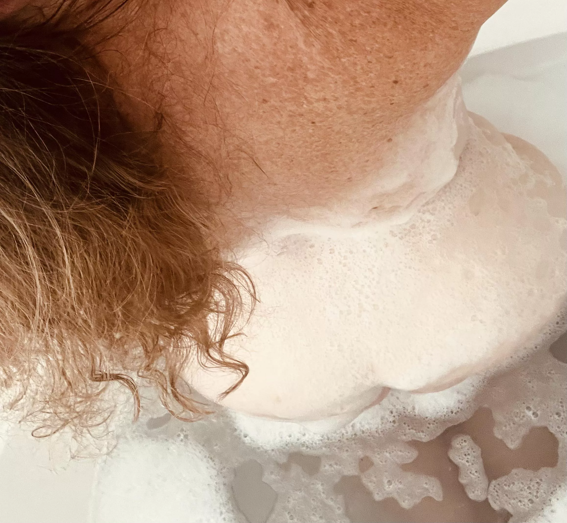 Splish splash, I was taking a bath! It’s wet Wednesday AND humpday. Here’s a bubble butt!!