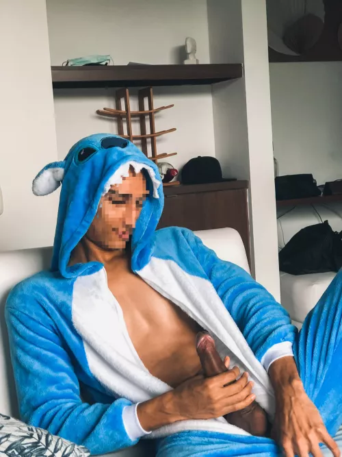 Stitch wants you to sit on his dick🍆 and break your ass🍑