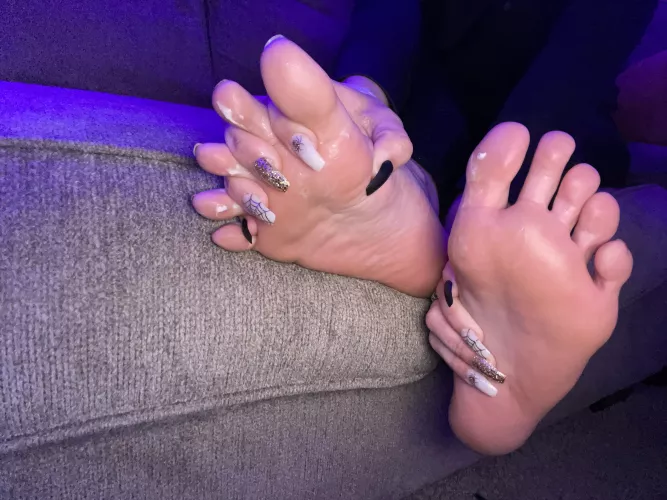 Sure wish I had someone to rub my feet after the gym instead of doing it myself