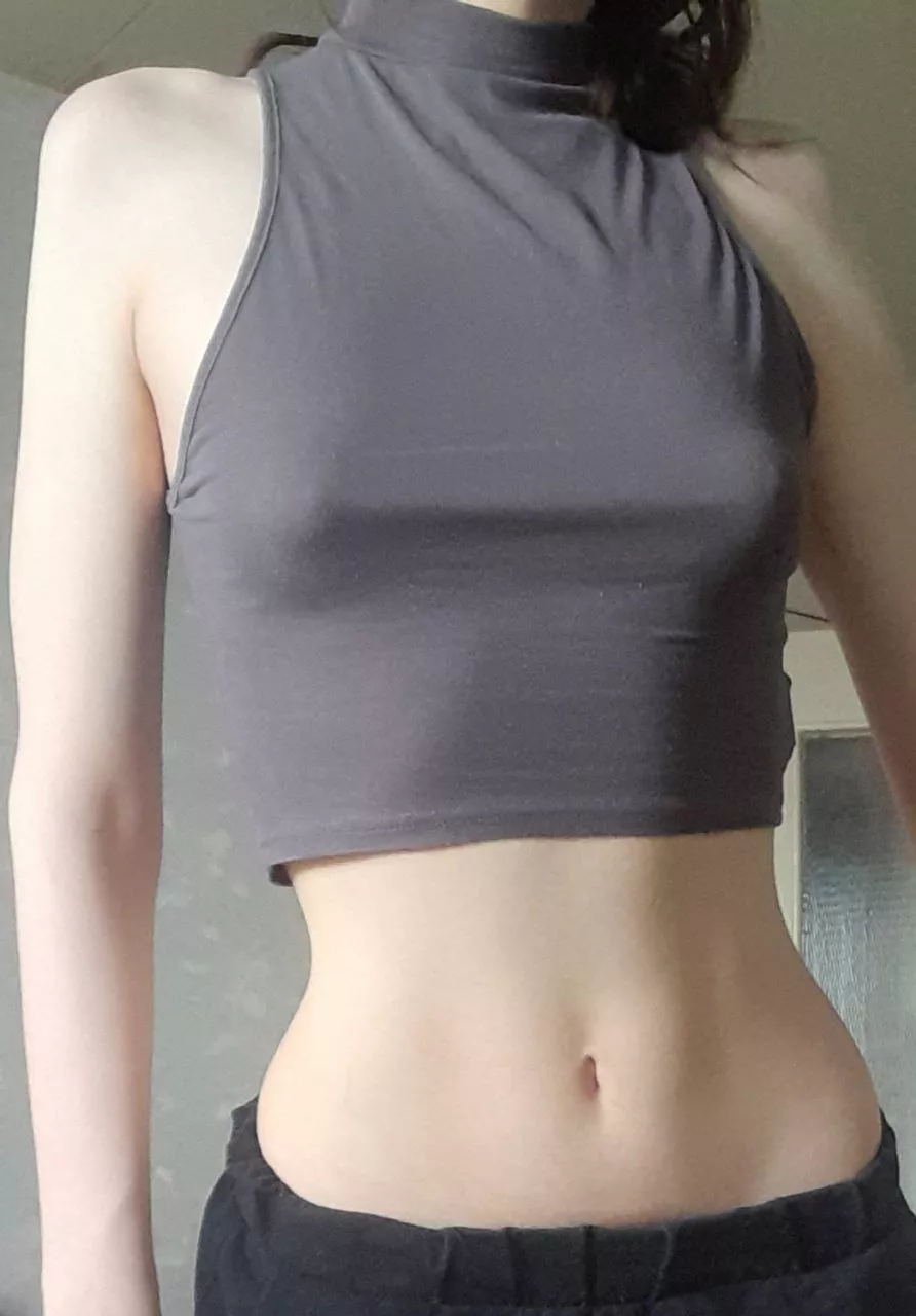 tank tops look so good without bra