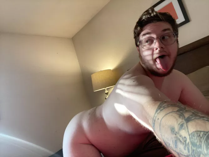 The way the sun hits my curves...🥵