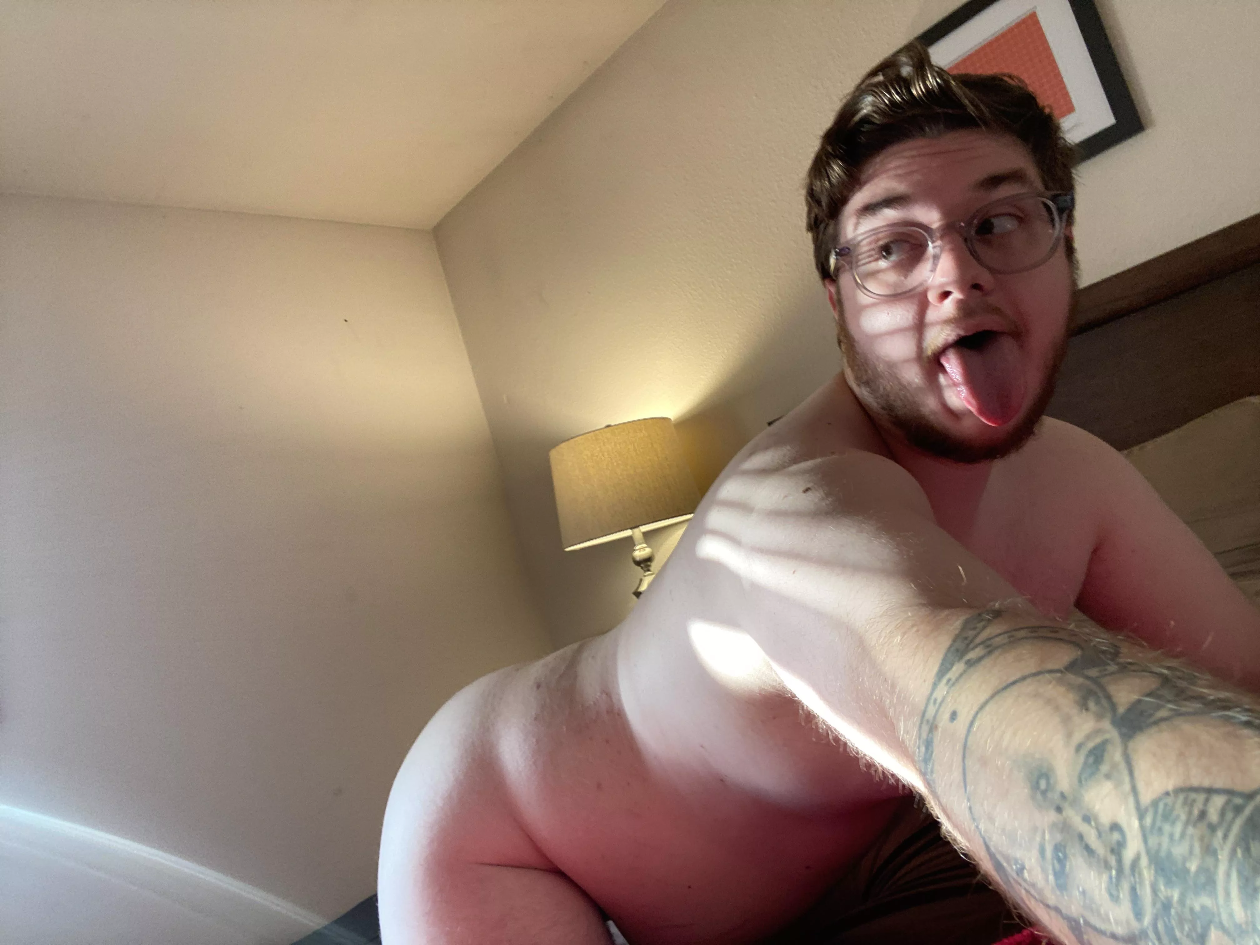 The way the sun hits my curves...🥵