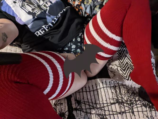 this (f) loves all things spooky 🖤