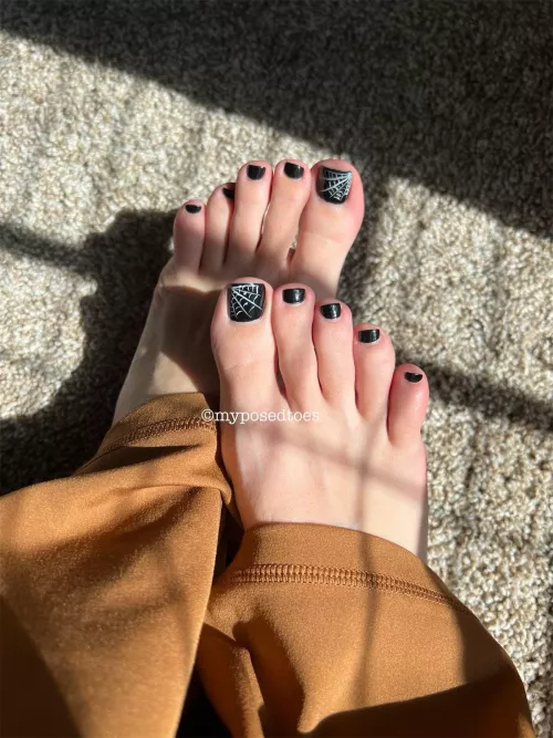 Trick or Treat, smell my feet 😉🦶