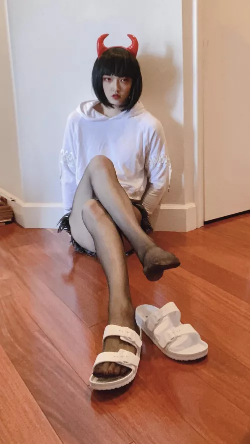 Wanna taste my nylons?