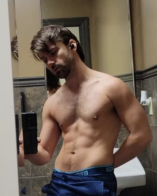 What the verdict on short guys? 😅