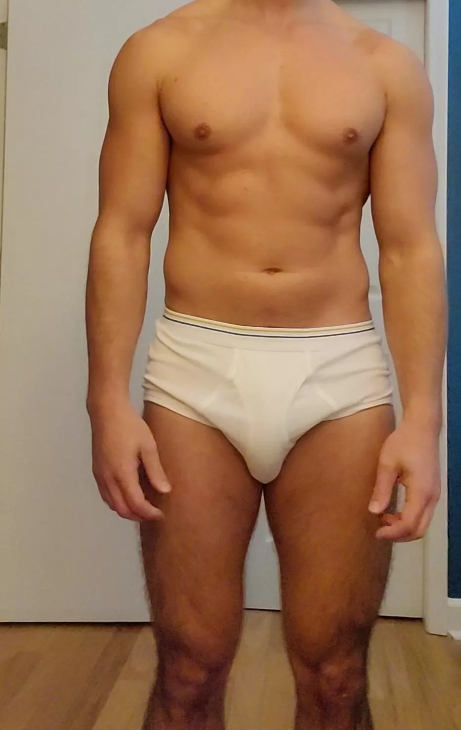 Who still wears full cut briefs?