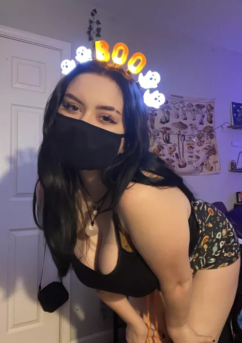 Who’s gonna be my date to the Halloween party? -👻