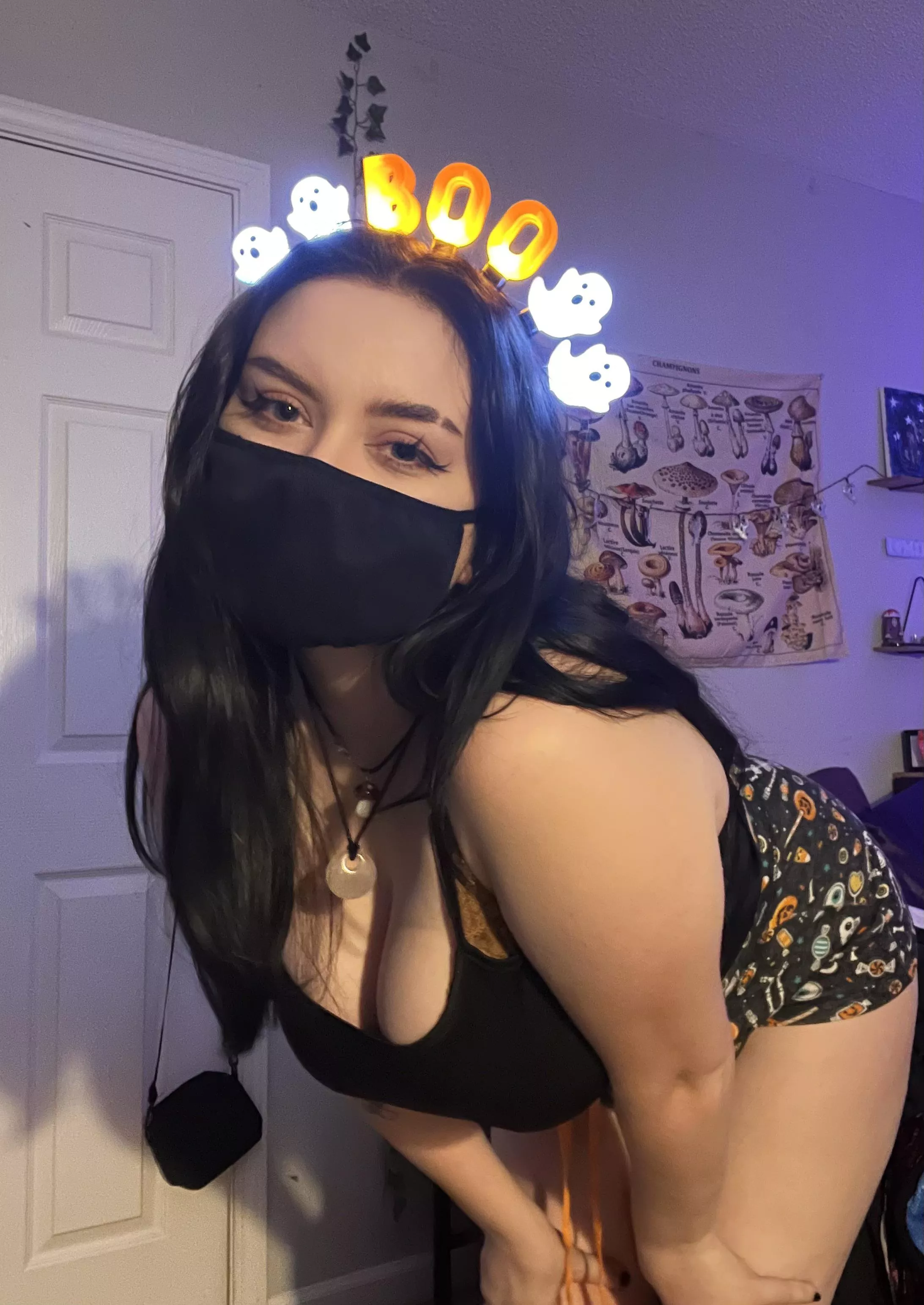 Who’s gonna be my date to the Halloween party? -👻