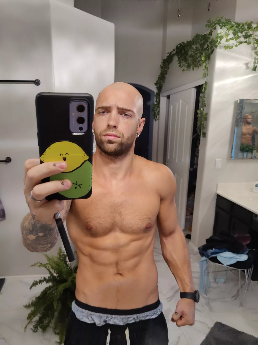 Yes it's a mirror selfie. 🙃