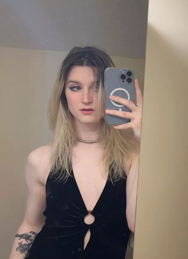 1upv = 3pics in your dm 1 comments=surprise❤️💕💕