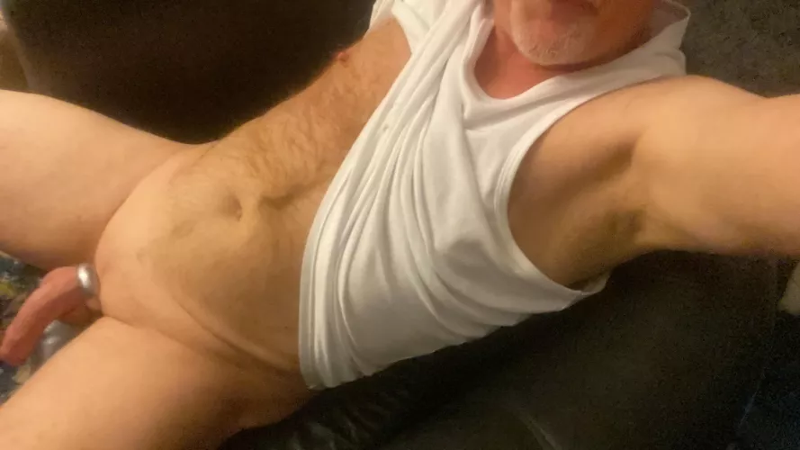 [57] LondonUK. Dad is naked and horny and loves to show off. Anyone want to keep me company?