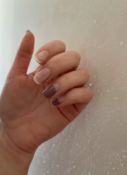 A need a new mani… 😔