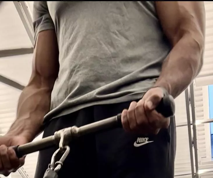 Any ladies need a massage?