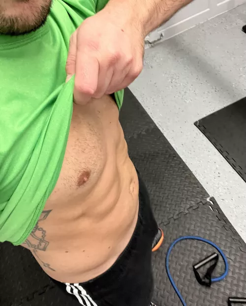 Bands make ‘em dance [m]