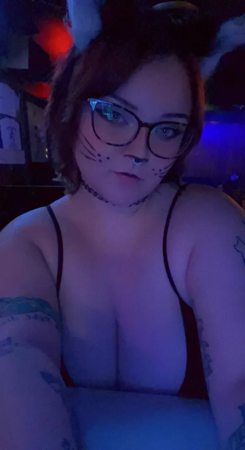 Big titty kitty here to play with you 😜