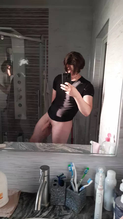 Black tshirts look good on me