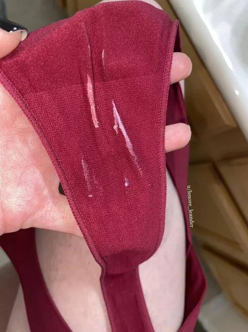 🐪 Burgundy v-cut thongs hit different 🤤 [selling] [free pussy pop promo]