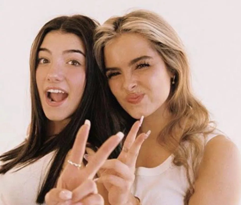 Can someone joi me as Charli or Addison