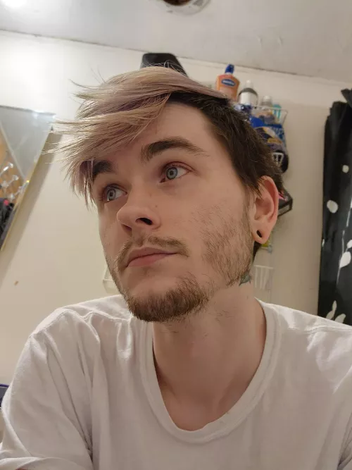 definitely not a toilet selfie 🤣🖤