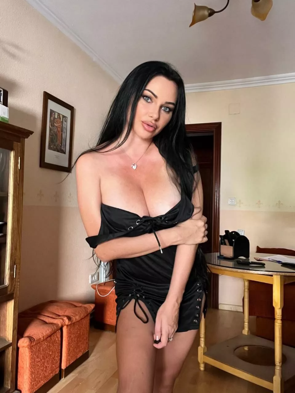 Do you know how to take off this dress quickly?