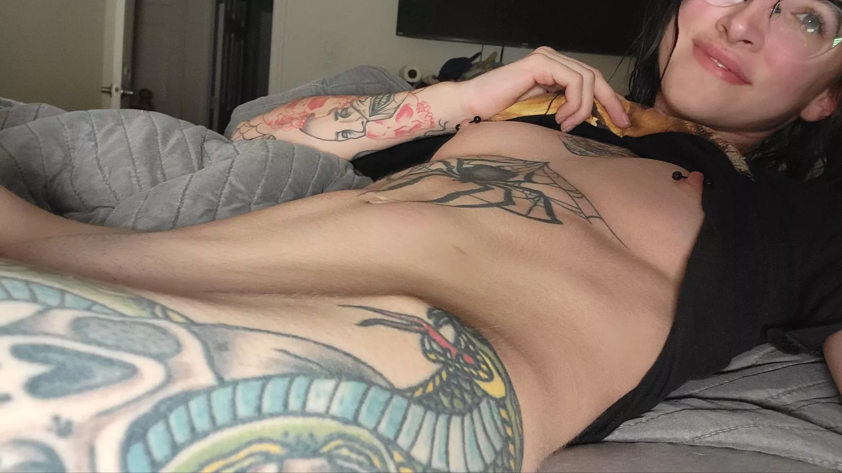 do you like skinny waists and hip bones?