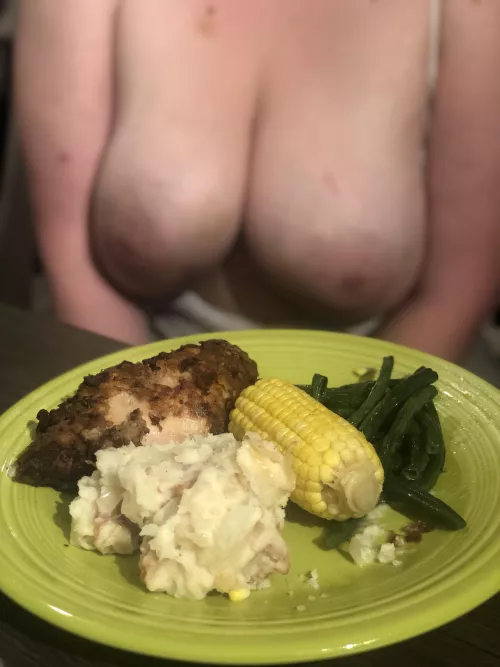 Enjoy your dinner daddy 👅