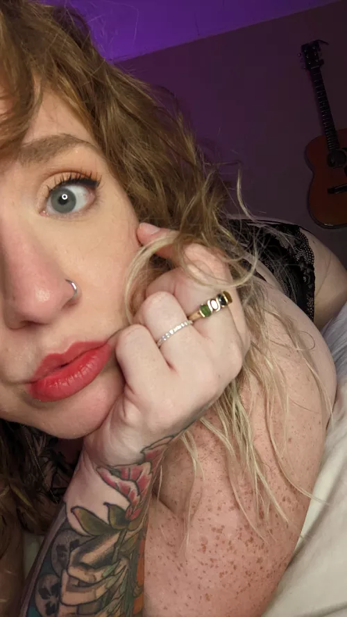 [F] Thursdays are for staying in bed. Cancelled work for you. 💋💋